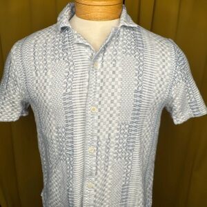 Hollister Men's Casual White and Blue Button Down Shirt